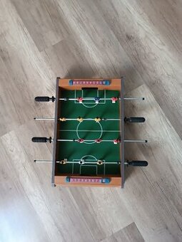 dřevěný stolní fotbálek
