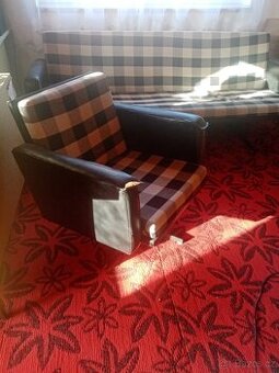 Pohovka s otočnými kresly