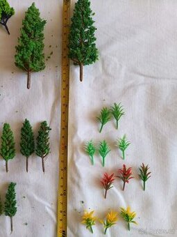 Stromečky k modelové železnici