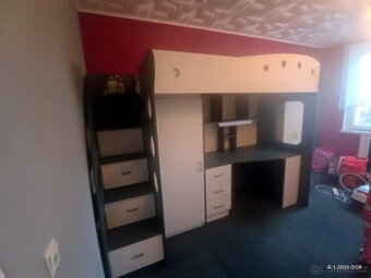 Patrová postel s psacím stolem a skříní