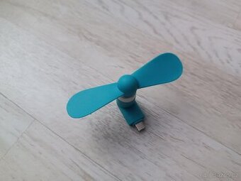 Větráček na micro USB