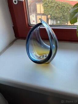 Designová váza z hutního skla