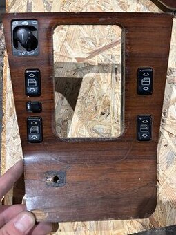 Středový panel i s tlačítky na MB W140