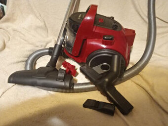 NOVÝ bezsáčkový vysavač Bosch, malý a lehký