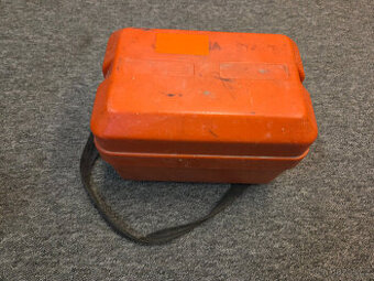 Box od nivelačního přístroje