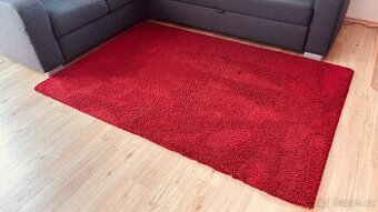 Červený koberec vysoká vlas 130x190 cm