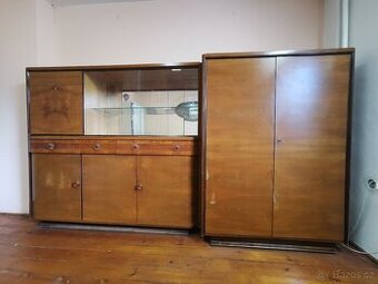 Historická obývací stěna