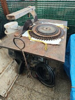 Prodám cirkulárku s kolébkou