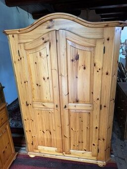 Šatní skříň z masivní borovice, 4868