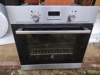 Vestavná trouba Electrolux