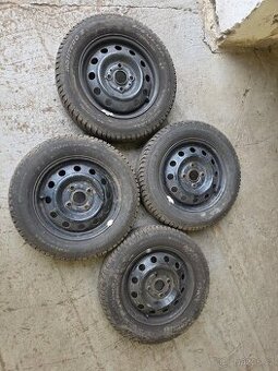 Prodám plechové disky se zimními pneu na Hyundai I10