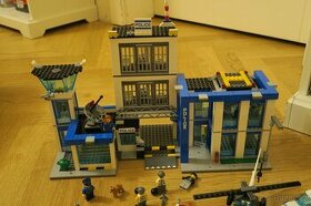 LEGO City 60047 Policejní stanice - 1