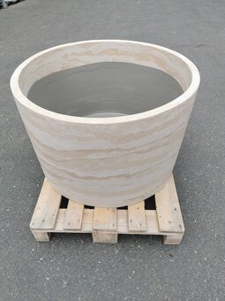 Pískovcový květináč, průměr 110cm