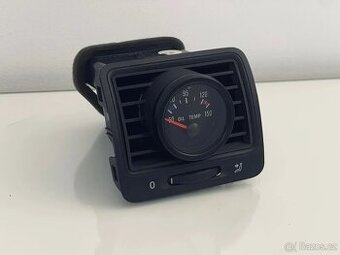 Volkswagen Golf 5 - Držák budíku