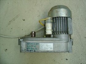 elektromotor s převodovkou - 1
