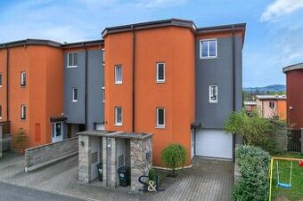 Prodej velmi pěkného řadového domu s terasou a krásným výhle