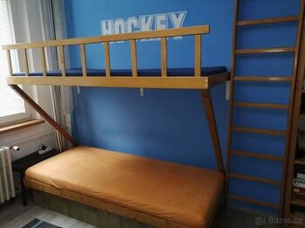 Sklopná dětská postel o rozměru 195/90cm na zeď