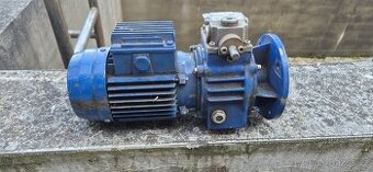 Motor s převodovkou