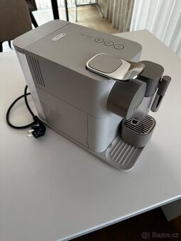 Kávovar Nespresso DeLonghi