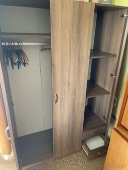 Zánovní skříň šatní UNI XL, akácie skořice