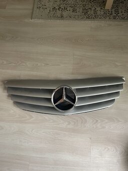 Mercedes maska