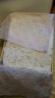 retro sbírka cukrářských zástěrek, krajkové límečky - 1