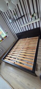 Postel Ikea Malm 160x200 cernohneda včetně roštu