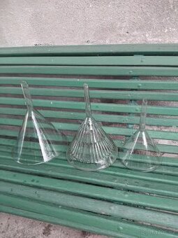 Skleněné trychtýře - laboratorní sklo