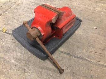 Zámečnický svěrák