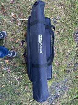 Stojan na fotopozadi