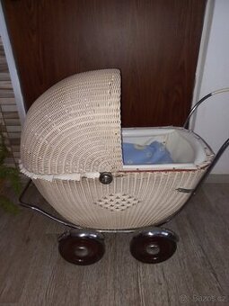 Proutěný kočárek z roku 1965
