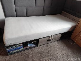 Jednolůžková postel s výklopnou matrací a úložným prostorem