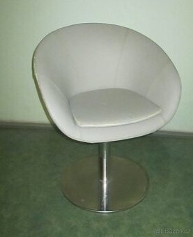 Jídelní masivní židlička do kuchyně