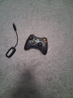 Prodám ovladač na xbox 360