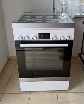 ZÁNOVNÍ KOMBINOVANÝ SPORÁK BOSCH - 60cm