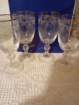 Retro čtyři skleničky