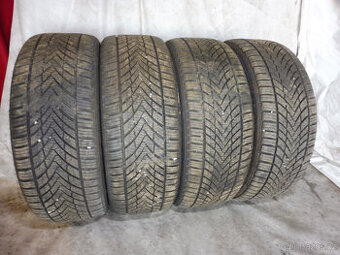 Prodám 4 ZIMNÍ/celorok. pneu TRACMAX 215/45/R17 rv:2024