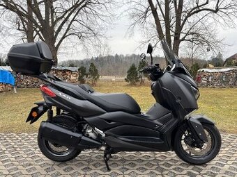 YAHAMA X-MAX 300