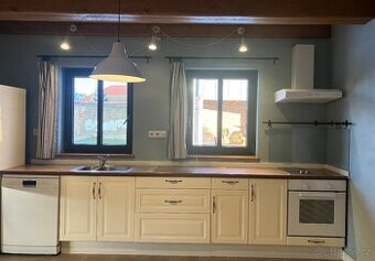 Kuchyňská linka včetně spotřebičů