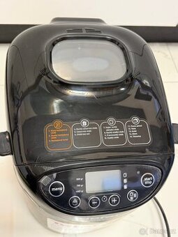 Prodám pekárnu Tefal Nutribread zánovní s polepy