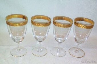 sada skleniček na víno, zlacený okraj