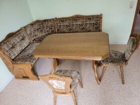 Lavice rohová dřevěná, stůl rozkládací a 2 židle