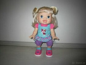 Hasbro Chodící a mluvící panenka Baby Alive - 1