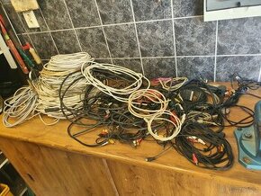 Datové kabely, konektory, kabely scart, kabely k počítači aj - 1