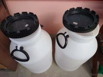Dvě PLAST. KONVE 50 L vyměním za jednu PLAST. KONEV 30 L