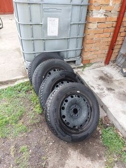 Prodám zimní sadu pneu 185/60 R15 - 1