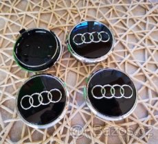 středové krytky Audi 77mm cerne stříbrné poklicky