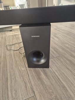 Samsung HW-K335 černá 2.1 kanály/kanálů 130 WSOUNDBAR - 1