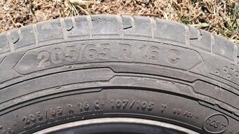 4 plechová kola s letními pneu 205/65 R16C – 4–5 mm vzorek,