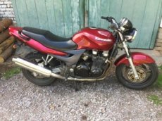 motonadily Kawasaki ZR7 dily 2001 lehce padla